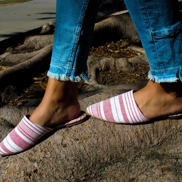 🚨LAST PAIR!!//The Cody// Red and White Flats - Picture 6 of 7